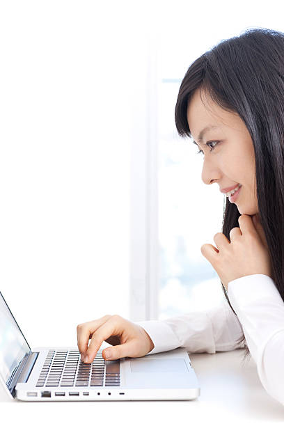 istock Japanese business woman using a laptop 612395936