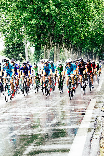 tour de france sous la pluie, provence, france, 2014 - tour de france photos et images de collection