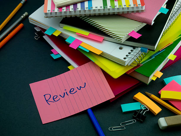istock Somebody Left the Message on Your Working Desk; Review 612482874