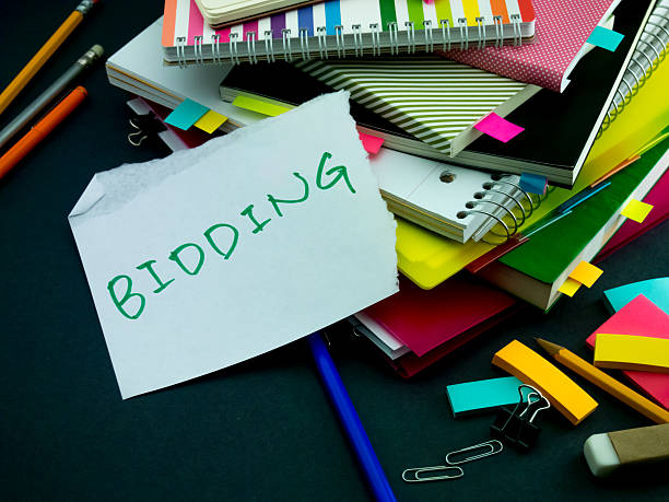 istock Somebody Left the Message on Your Working Desk; Bidding 612482982