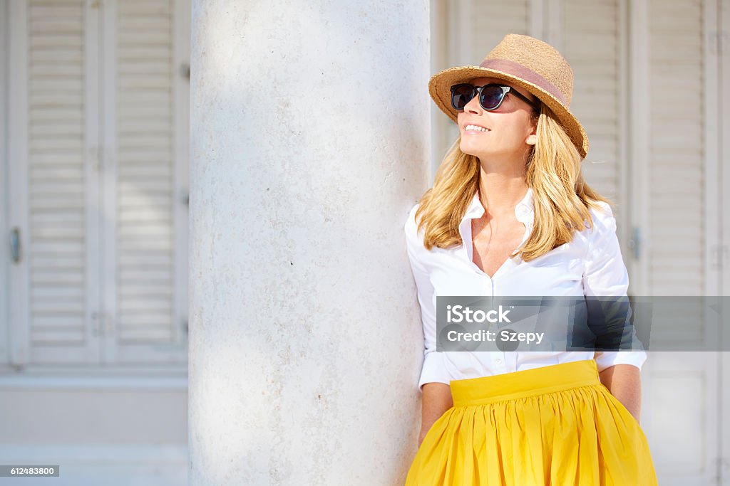 Femme souriant confiant - Photo de Été libre de droits