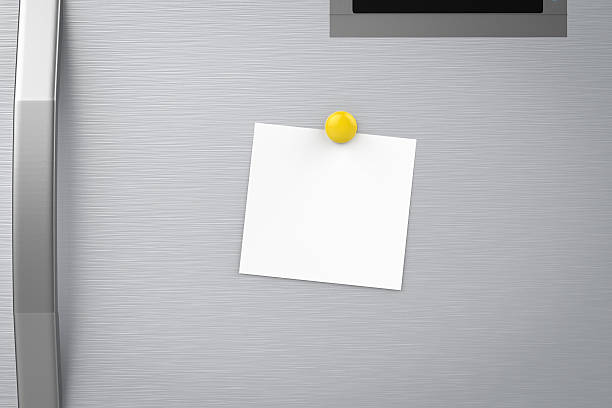 note vide sur le réfrigérateur - magnet photos et images de collection