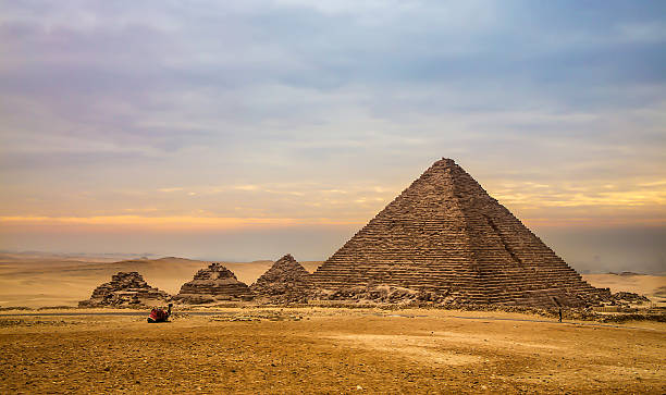 이집트어 피라미드 - pyramid of mycerinus 뉴스 사진 이미지