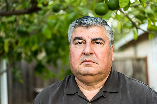 maduro hombre hispano  - portrait human face men overweight fotografías e imágenes de stock