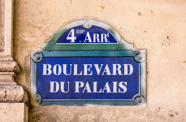 istock Boulevard du Palais - old street sign in Paris 612520696