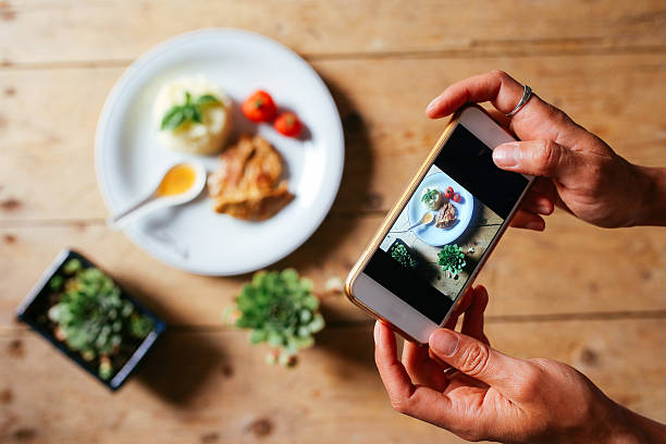 istock Photographing the food 612522944