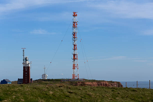 wieża technologii radiowej na wyspie - north sea audio zdjęcia i obrazy z banku zdjęć