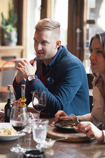 istock Couple eating in restaurant 612634014