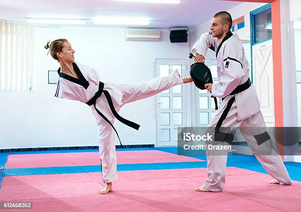 Young Taekwondo Girl With No Upper Limbs Stock Photo - Download Image Now - 20-24 Years, Achievement, Active Lifestyle