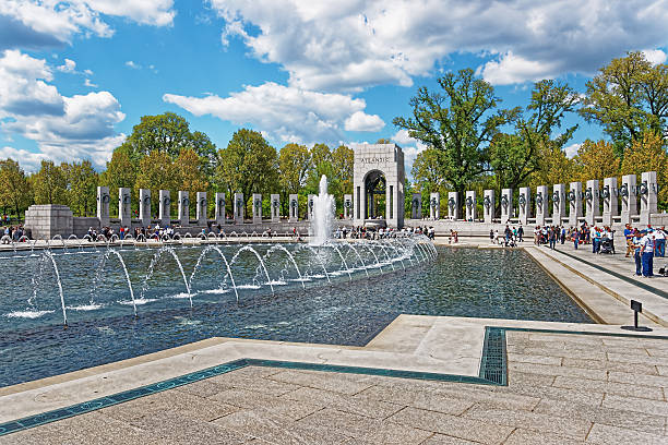 monumento nacional de la segunda guerra mundial en washington dc ee. uu. - veteran world war ii armed forces military fotografías e imágenes de stock