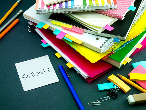 istock Somebody Left the Message on Your Working Desk; Submit 612714606