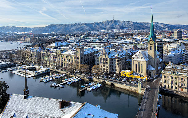 zürich im winter - fraumünsterkirche stock-fotos und bilder