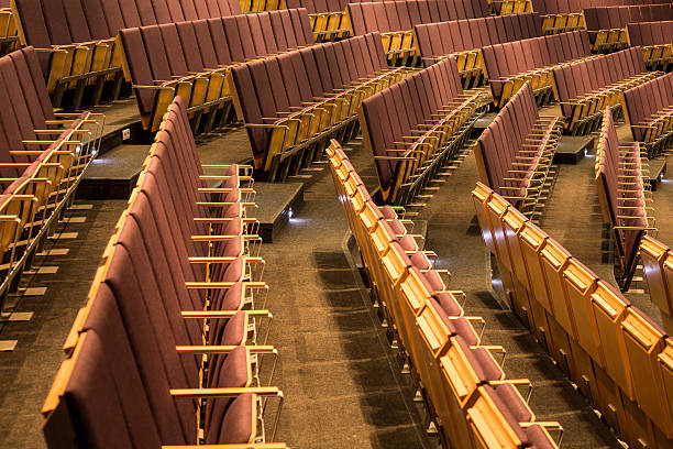 Select the ideal place to listen to the lecture