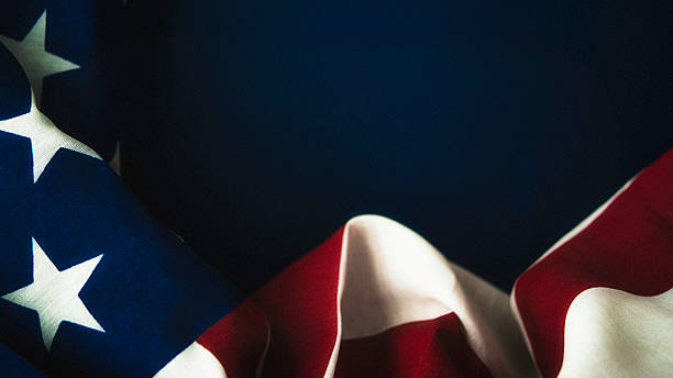 amerikanische flagge an der tafel für us-urlaub - flag day stock-fotos und bilder
