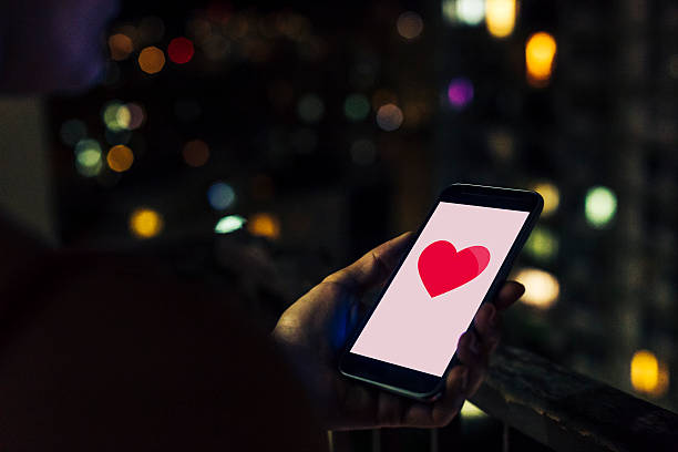 オンラインで恋をする - internet dating dating togetherness internet ストックフォトと画像