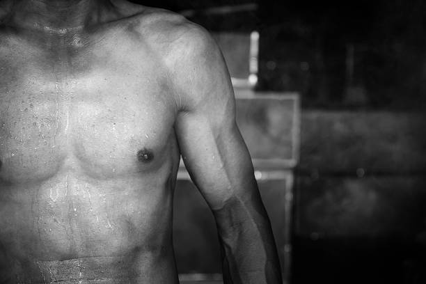 暗闇の中の男のぼやけた画像。 - chest sweat male pectoral muscle ストックフォトと画像