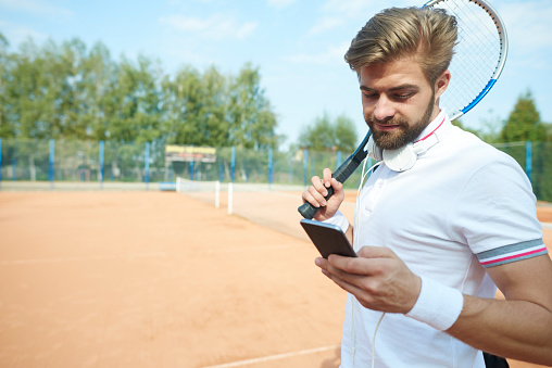 The player is chatting by the phone