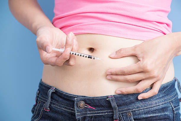 istock Woman inject to belly 612838522
