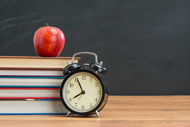 istock have apple for school lunch you won't be late anymore 612839138