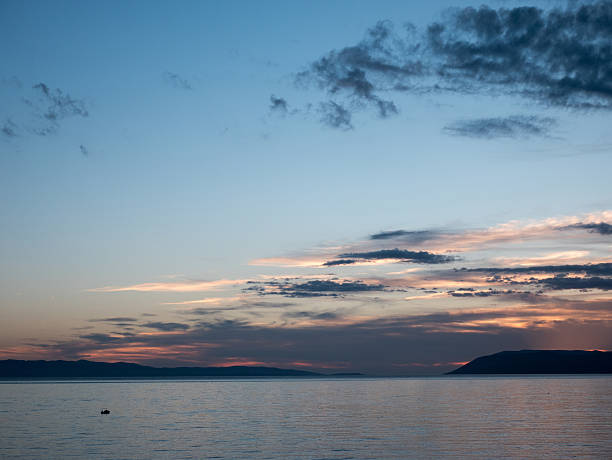 Night coming over blue sea - fotografia de stock