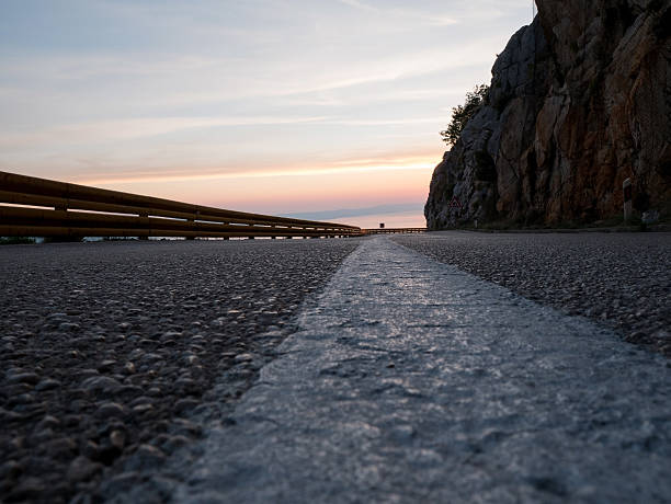 Mountain road close up - fotografia de stock