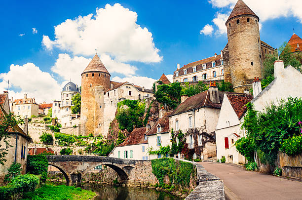 sémur-en-auxois, burgund, frankreich - burgund frankreich stock-fotos und bilder