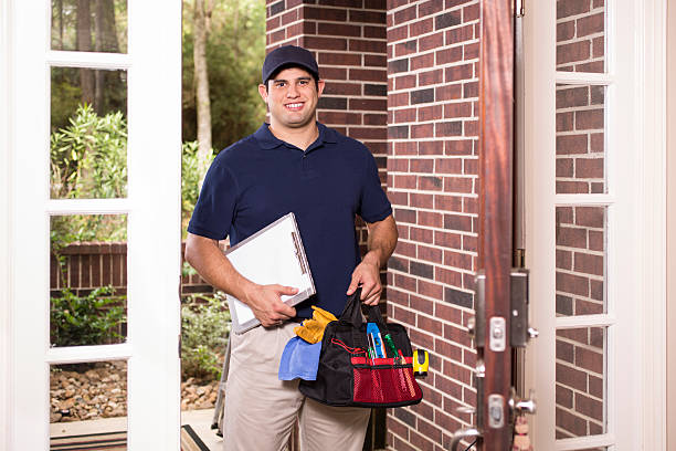 istock Latin descent repairman at customer's front door. 612863962