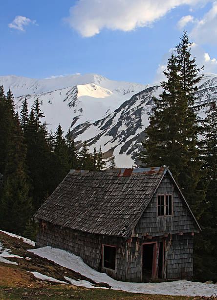 istock Old house in the mountains 613013424