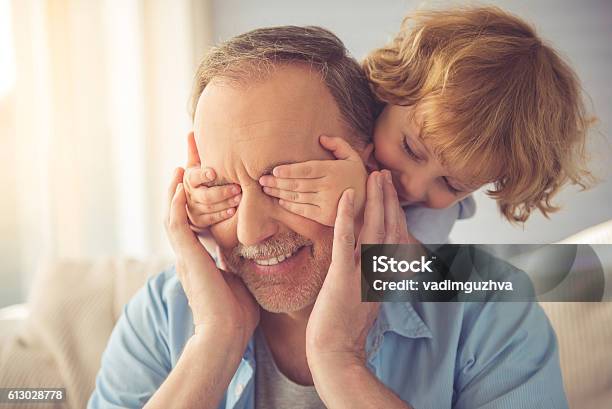 Foto de Grandpa E Neto e mais fotos de stock de Avô - Avô, Neto, Neto - Família