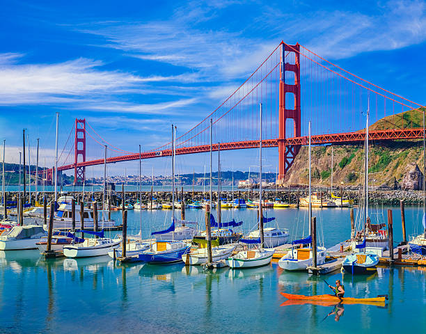 レクリエーションボートとゴールデンゲートブリッジ, ca - golden gate bridge bridge san francisco county summer ストックフォトと画像