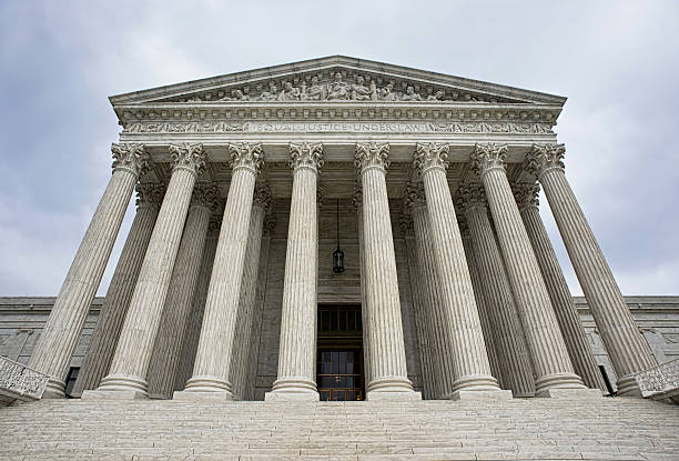 budynek sądu najwyższego. - legal system us supreme court column washington dc zdjęcia i obrazy z banku zdjęć