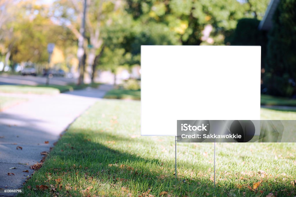 panneau de jardin vierge avec espace de copie à l’automne - Photo de Signalisation libre de droits