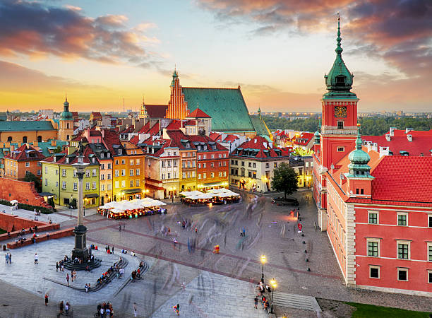 ワルシャワの旧市街の夜のパノラマ, ポーランド - poland ストックフォトと画像