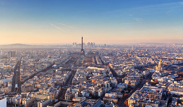 パノラマに広がるパリの夕暮れ - eiffel tower tower paris france sunset ストックフォトと画像