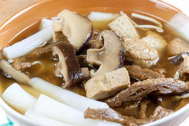 istock Vegetarian chinese roll noodle soup 613054048