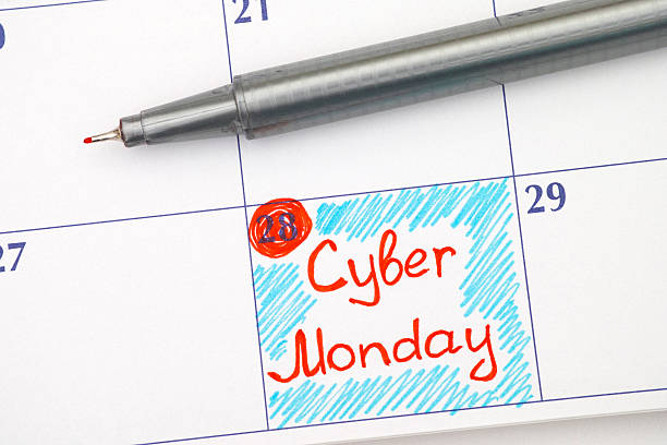 istock Reminder Cyber Monday in calendar with pen 613109188