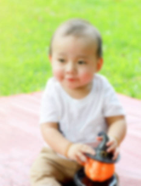 azjatycki chłopiec trzymać dyni lalka - doll evil child baby zdjęcia i obrazy z banku zdjęć
