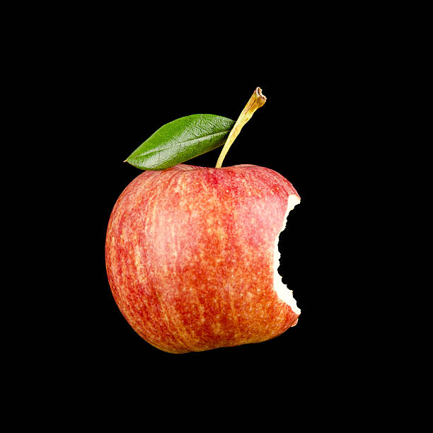 mela rossa morsa singola su sfondo nero - apple missing bite fruit red foto e immagini stock
