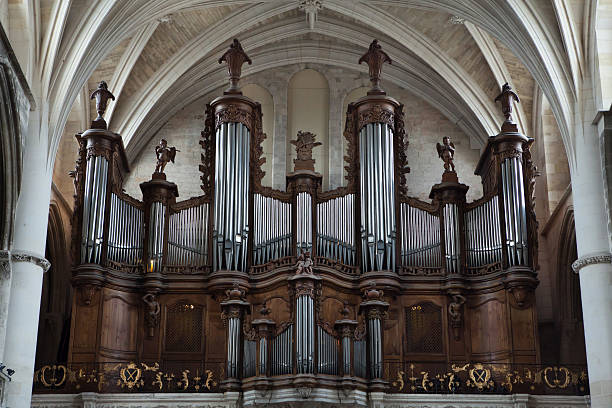 istock Pipe organ in the Bordeaux Cathedral 613125602