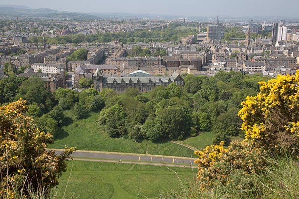 istock Cityscape View of Edinburgh 613127072