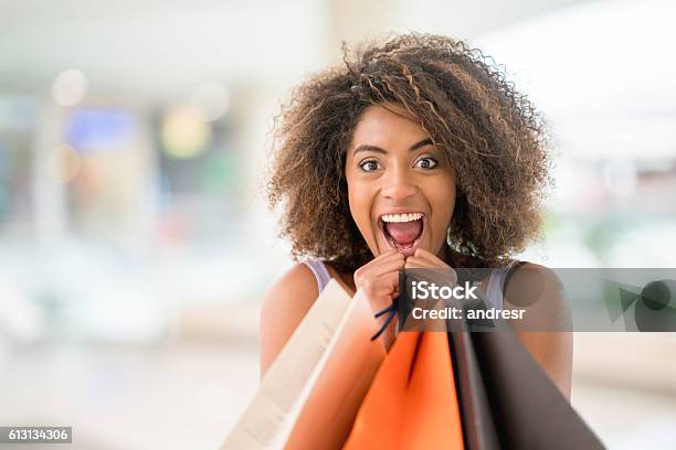 Excited Woman Having Fun Shopping Stockfoto en meer beelden van Winkelen - Winkelen, Detailhandel, Geluk