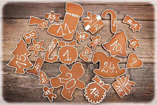 Shapes for an advent calendar made of gingerbread and gutted