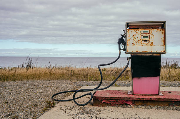istock Old dirty gas station 613218712