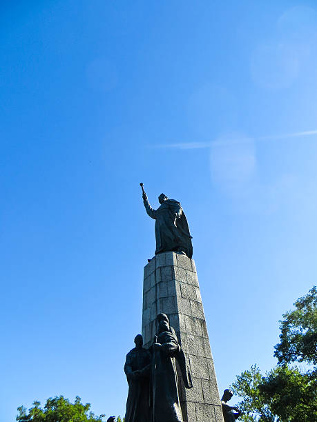 istock Monument to Bohdan Khmelnitsky in Cigirin, Ukraine 613229612