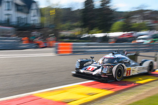 porsche 919 híbrido carro de competição no spa francorcahmps - fia imagens e fotografias de stock