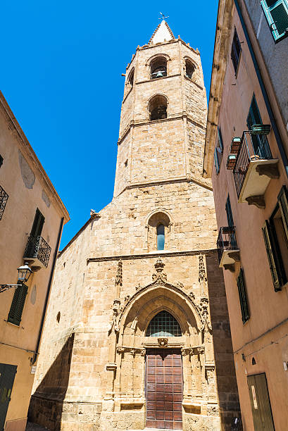 kościół san francesco w alghero, sardynia, włochy - alghero zdjęcia i obrazy z banku zdjęć