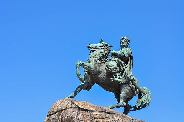 istock monument of Ukrainian getman Bogdan Khmelnitskiy in Kyiv 613304360