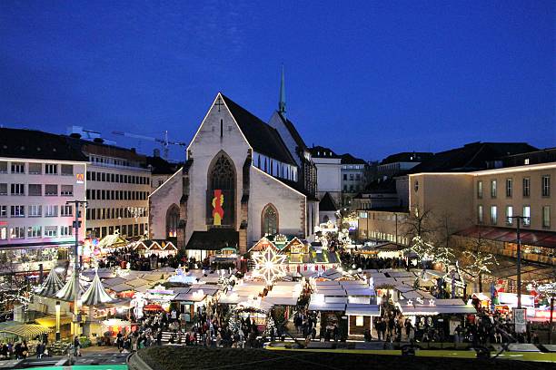 schweiz - basel, weihnachtsmarkt - weihnachtsmarkt basel stock-fotos und bilder