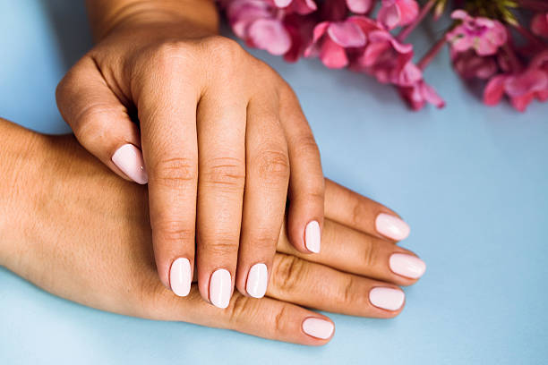 istock Beautiful woman's nails with beautiful pink manicure 613312108