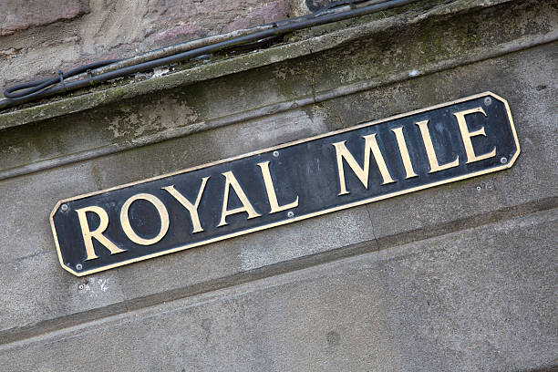 istock Royal Mile Street Sign, Edinburgh 613312708